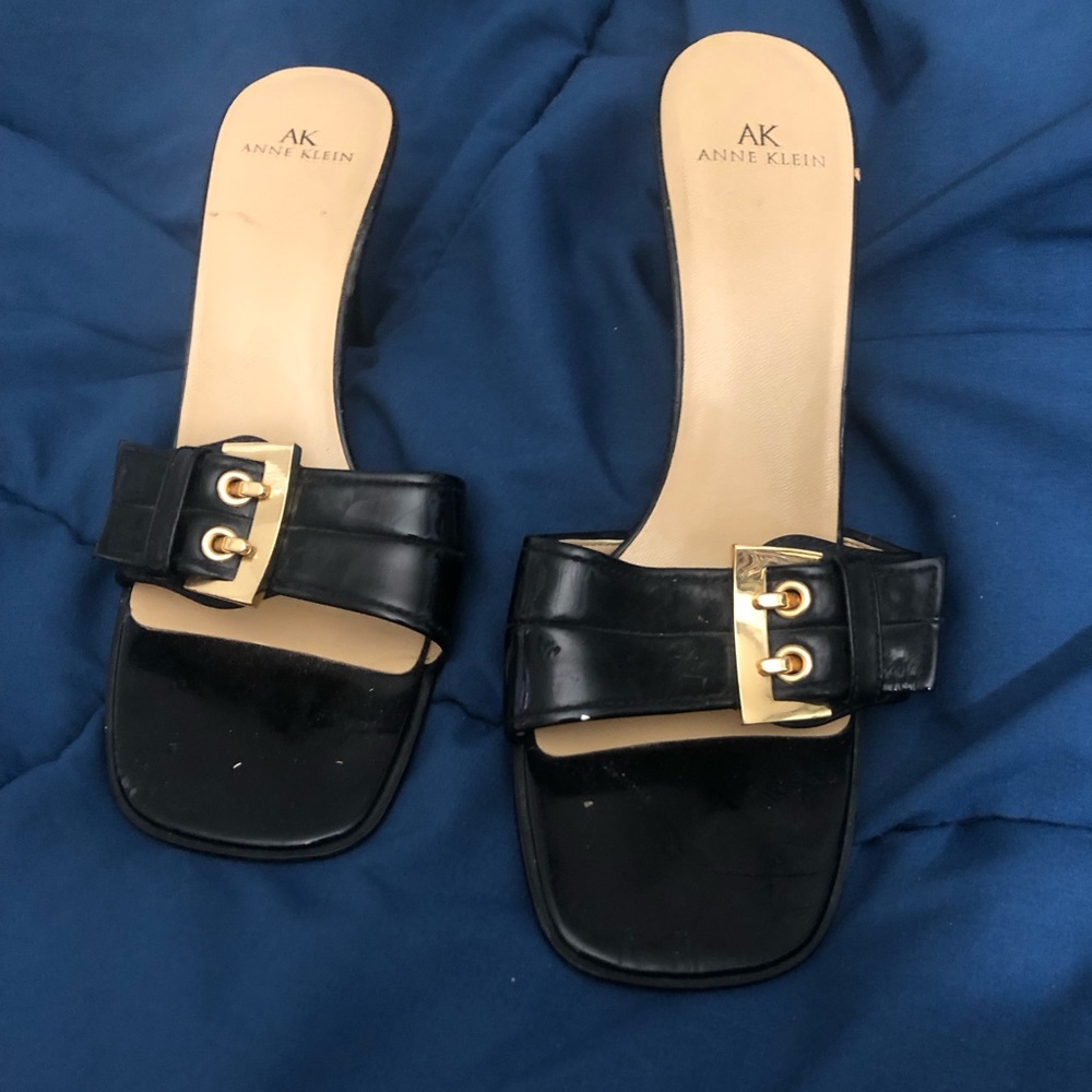 Black, gold buckle, 2.5- 3” heel, Anne Klein
